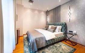 Natali Luxury Suites - Parking -Self Check-In - Pedestrian Zone